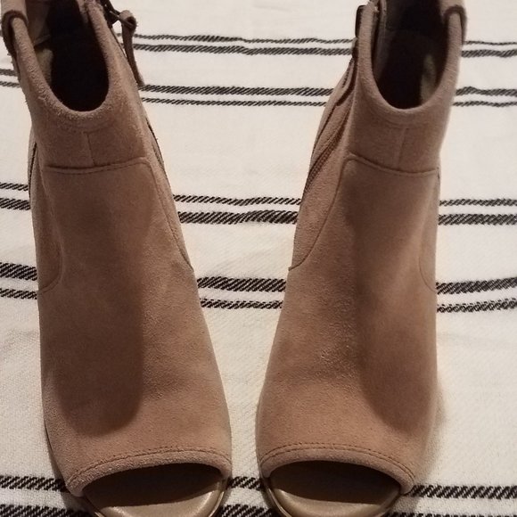 Crown Vintage Frankie Suede Bootie Size 6.5